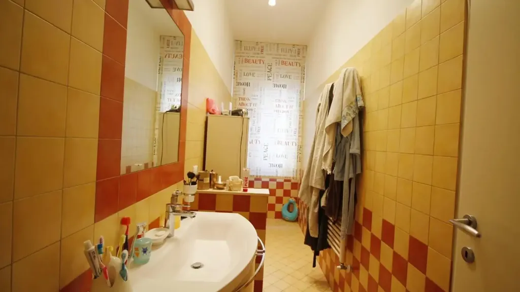Salles de bain - 3-Bedroom Apartment with Terrace in Sovigliana