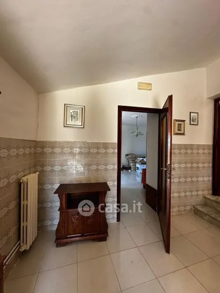 Esik - Rustic Villa with Garden in Aidone