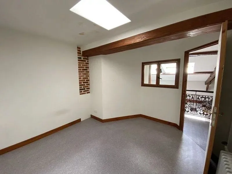 Stanze - Three-Bedroom Flat in Leigneux