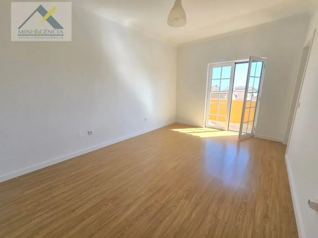 Toad - Luxury Semidetached House with Pool in Setúbal