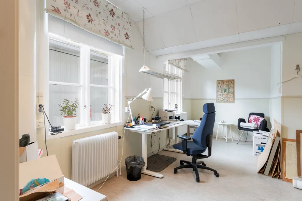 Kabinet - Characterful House with Lift in Gnesta
