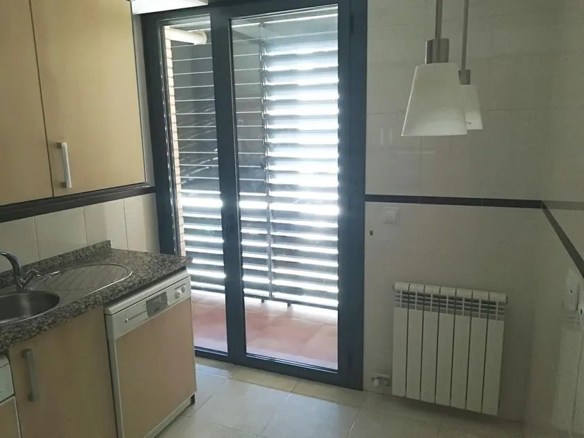 Kitchen - Semi-New Flat with Terrace in El Rabal, Zaragoza