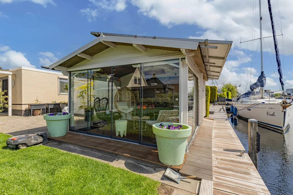 Terrasse - Villa with Private Dock in Lemmer