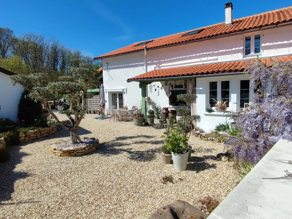 Extérieur - Maison de Village Rénovée à Nieuil, Charente