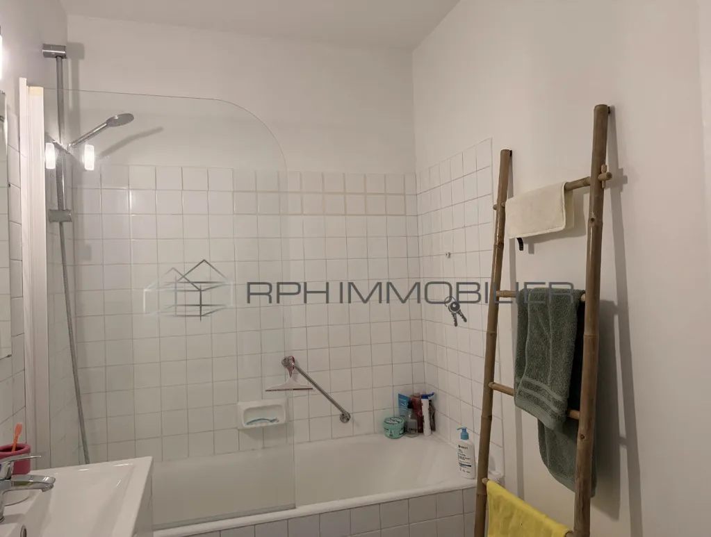 Bagni - Bright Apartment with Parking in Secure Residence, Limoges