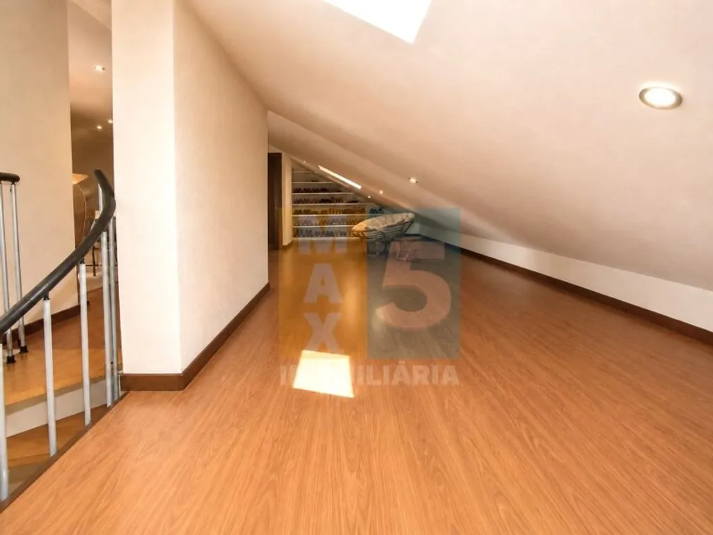 Toad - Luxury Duplex Flat with Garage in Odivelas