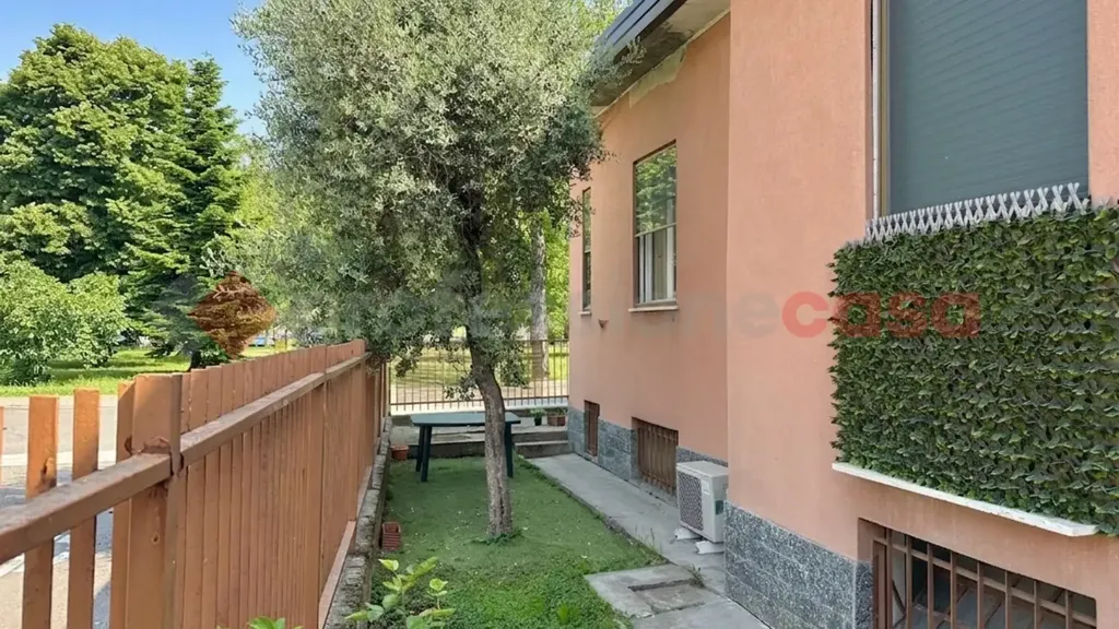 Garden - Semi-detached Villa with Central Location in Opera