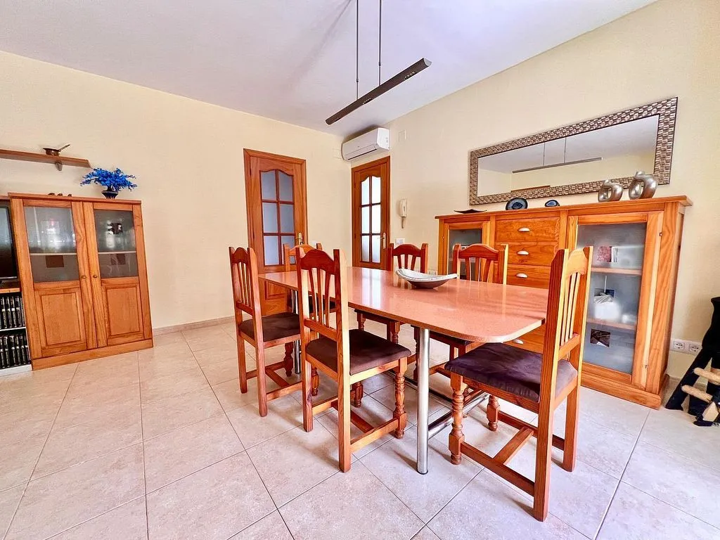 Söögituba - Chalet with Pool and Terrace in Calafell Parc