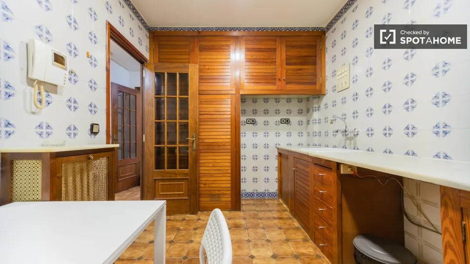 Söögituba - Shared Room with Amenities in La Roqueta, Valencia