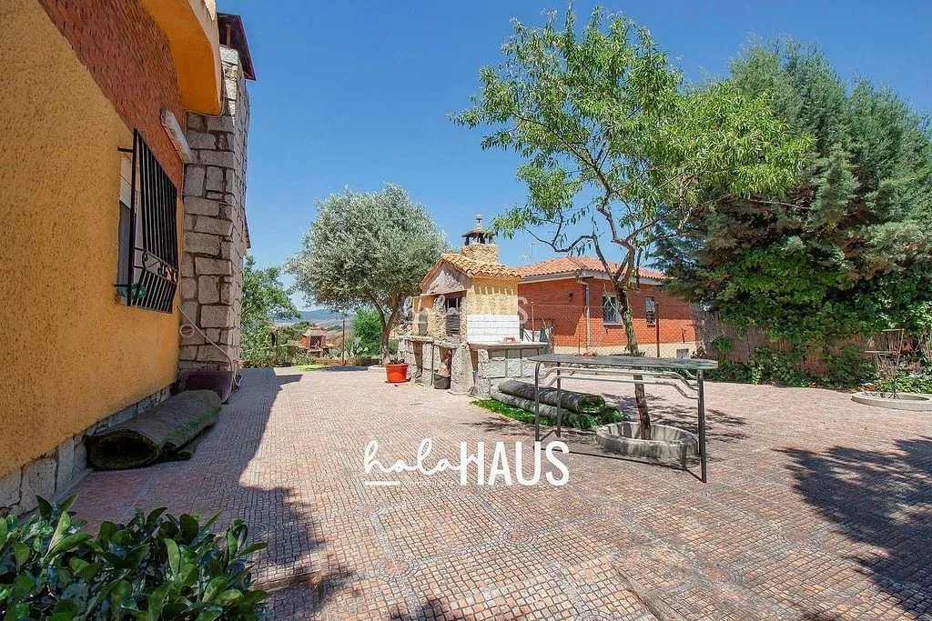 Garden - Chalet with Pool and Terrace in Calalberche