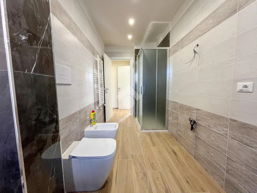Salles de bain - Bright 3-Room Apartment with Balcony in San Severo