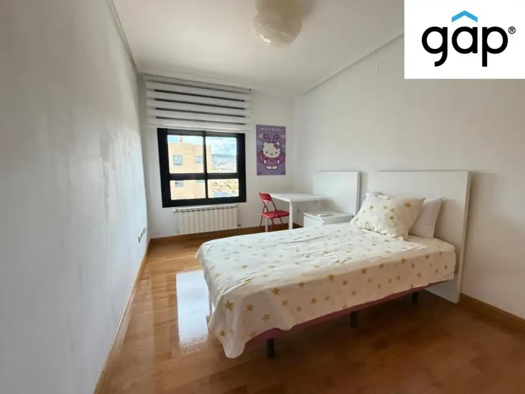 Magamistoad - Spacious Student Flat with Gym in Calle de las Encinas