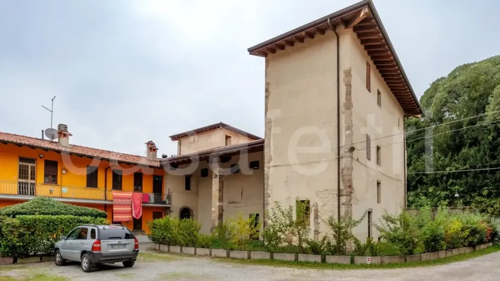 Välivaade - Historic Villa for Renovation in Stezzano