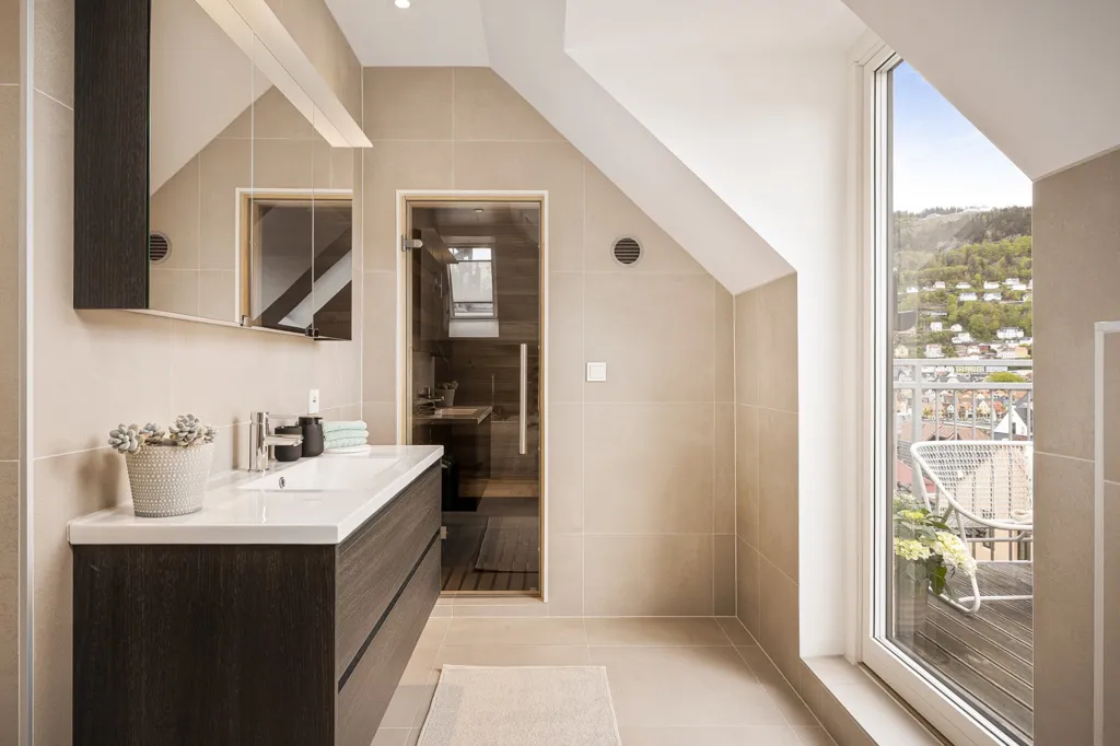 Bagni - Modernised Penthouse with Balconies in Nygårdshøyden
