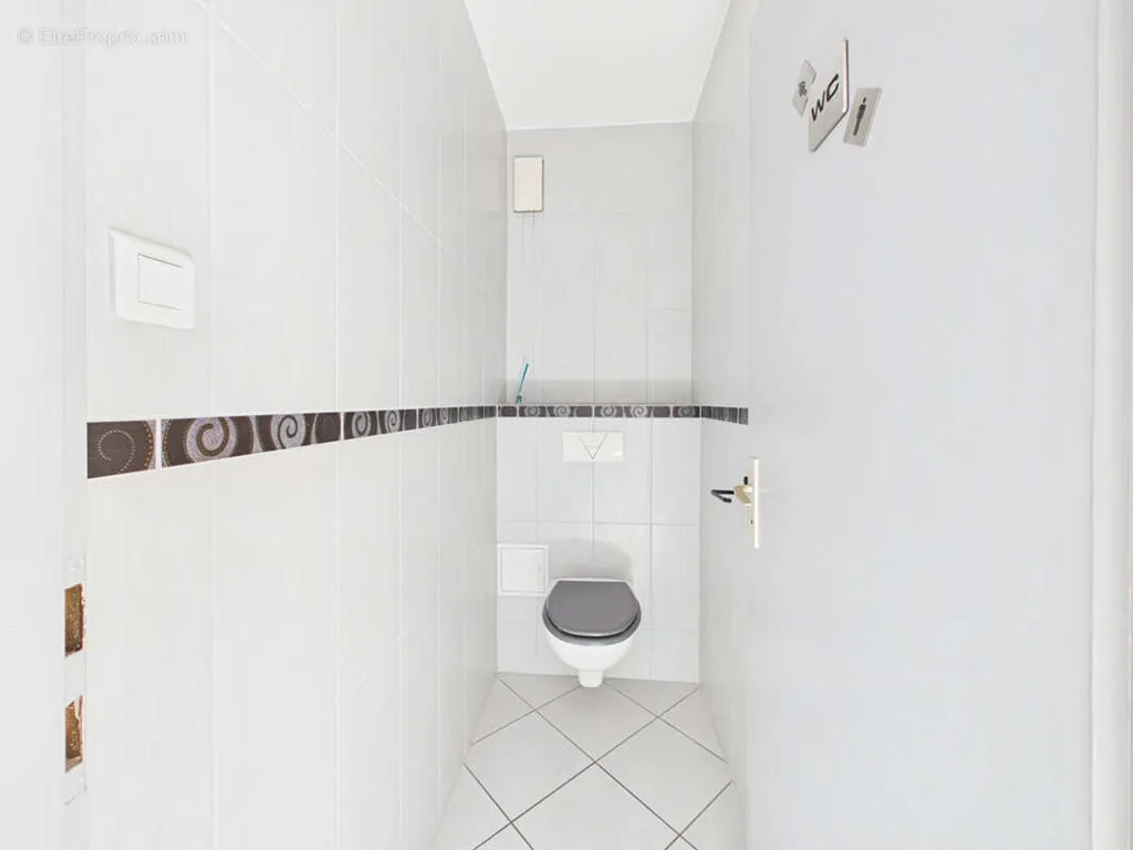 Bathrooms - Apartment with Terrace in Illkirch-Graffenstaden