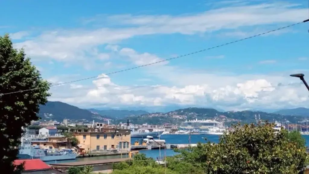 Rustic-Style Apartment with Sea View in La Spezia