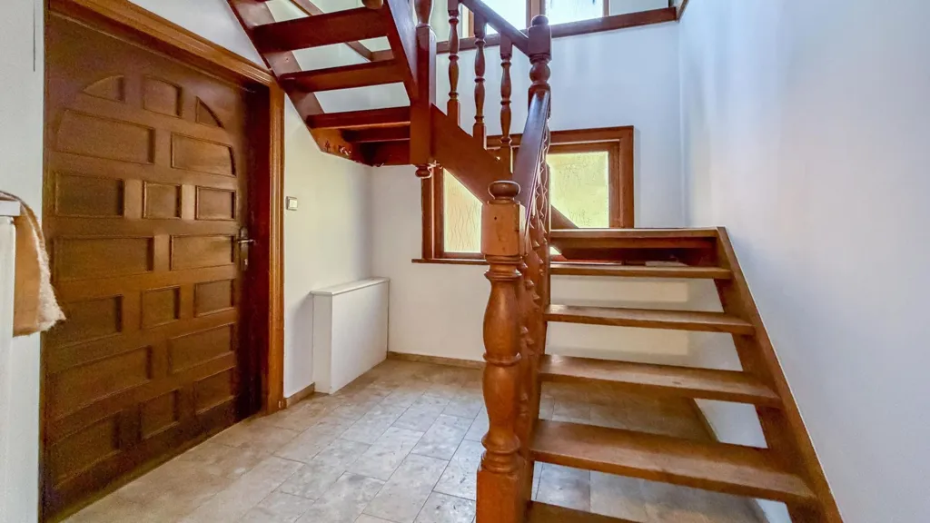 Pièces - Villa Rénovée avec Jardin et Bureau à Proximité des Axes