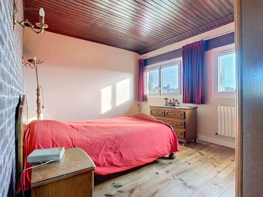 Bedrooms - 6-room house in Viels-Maisons