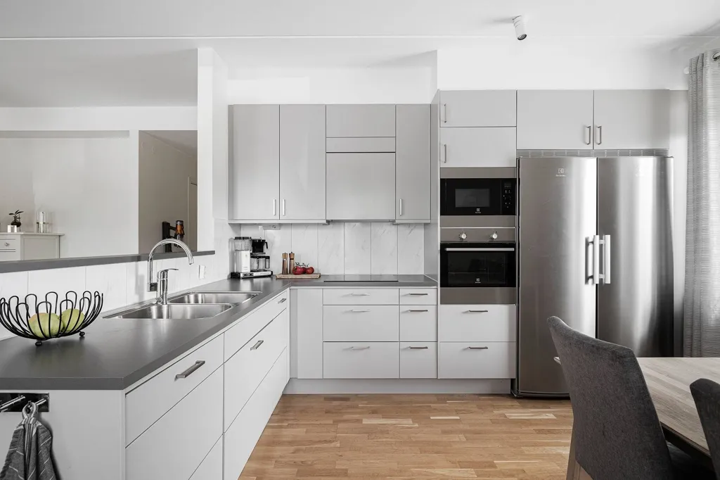 Köök - Open-Plan Flat with Balcony in Central Kallhäll