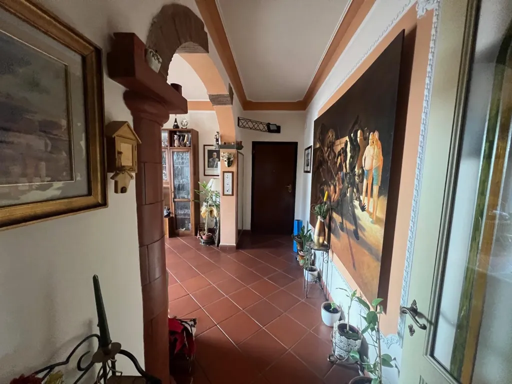 Esik - Quadrilocale with Terrace in Empoli