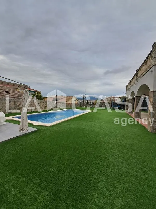 Piscine - Chalet with Pool and Terrace in Can Parellada