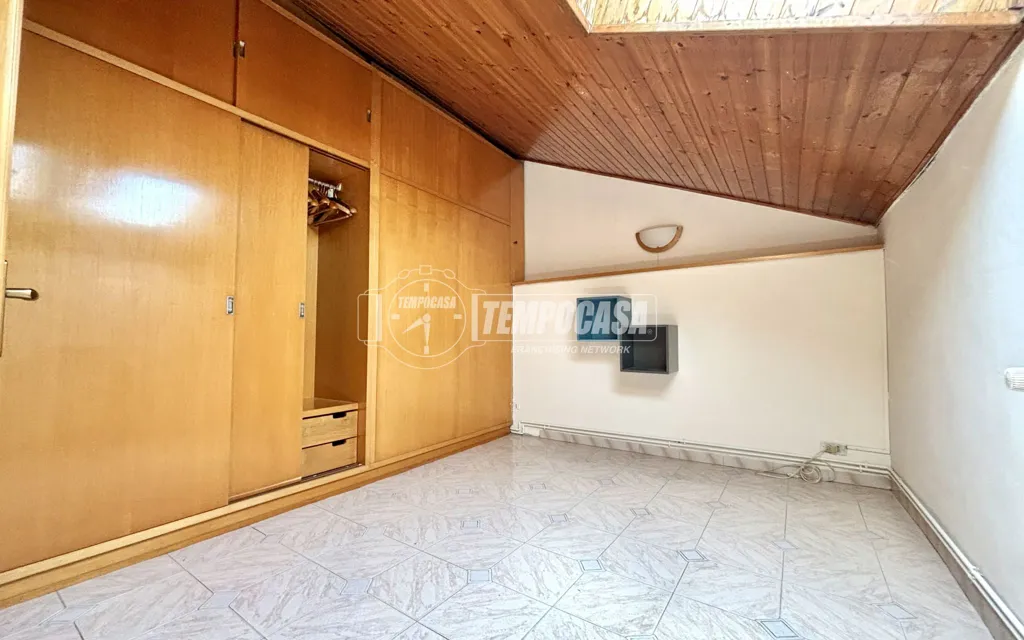 Pièces - Mansard Apartment with Terrace in Arona