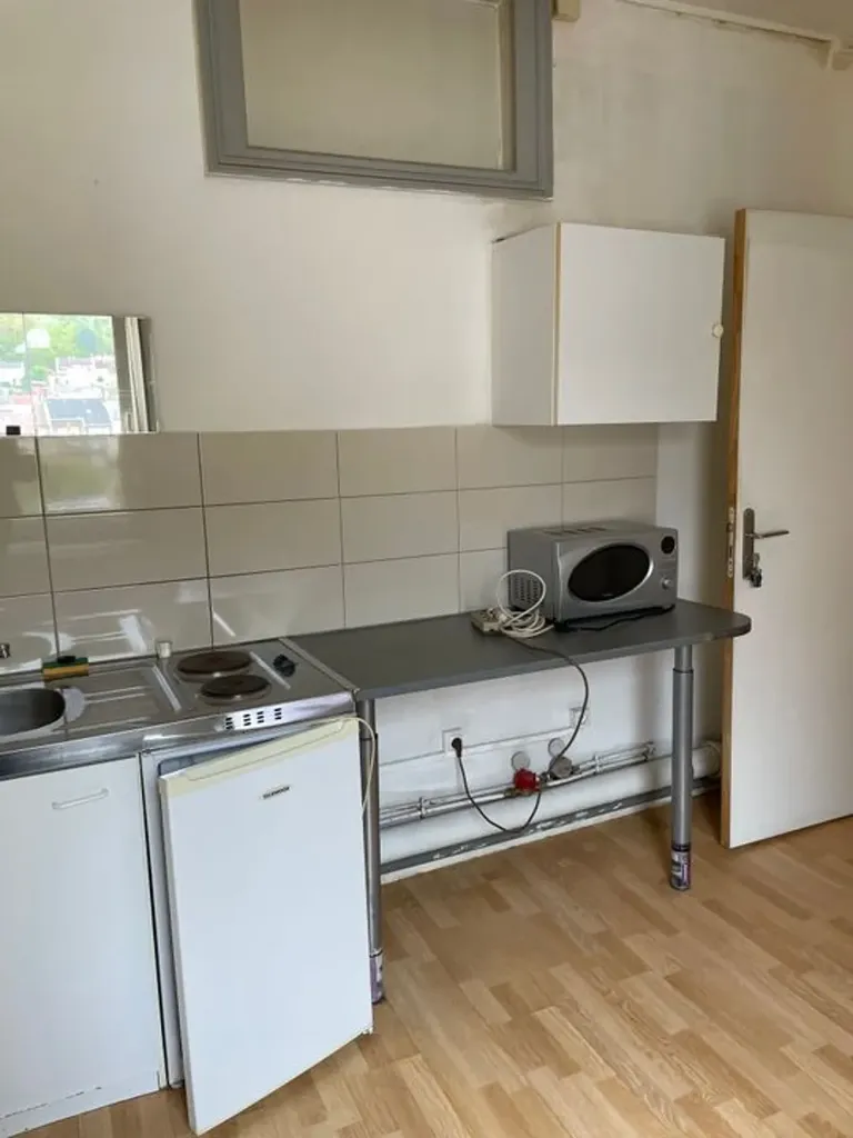 Cuisine - Studio Meublé avec Cave à Knutange