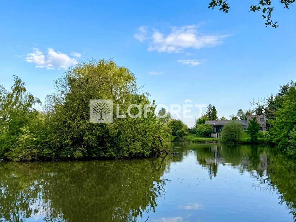 Unique House with Lake View in Merignies