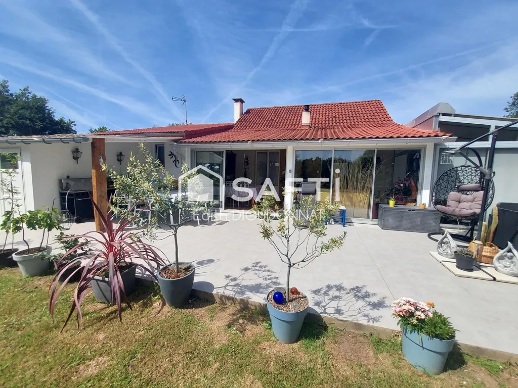 Garden - House with Heated Veranda in Saint-Vincent-sur-Graon