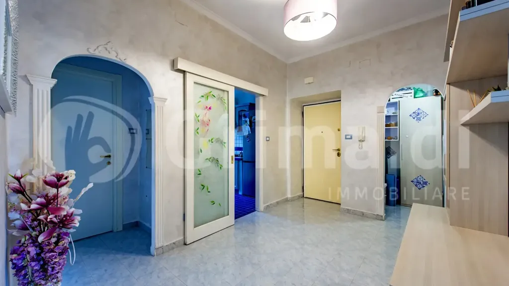 Entrée - Rear-Facing Apartment with Balconies in Rome