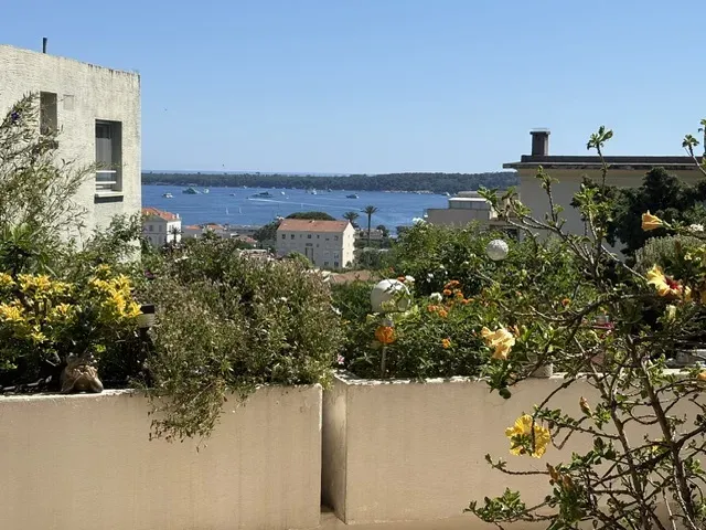 Rõdu - Luxury Apartment with Sea View in Cannes