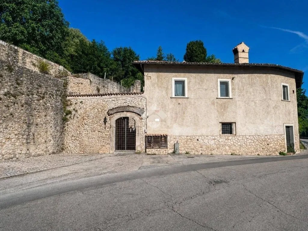 Esterno - 6-Bedroom House with Historic Setting in L'Aquila