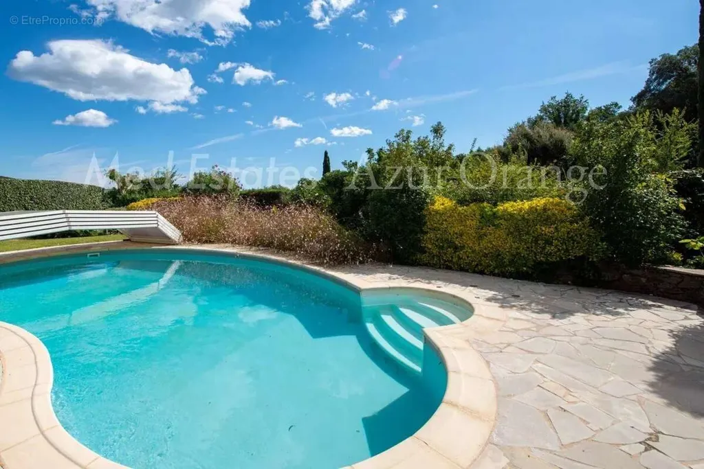 Piscine - Villa Luxueuse avec Vue Mer à Grimaud