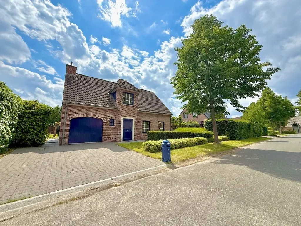 Exterior - House with Open View in Oostakker