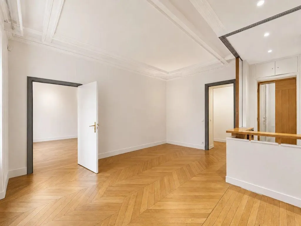Living Room - Office Space in Haussmannian Building, Paris 17
