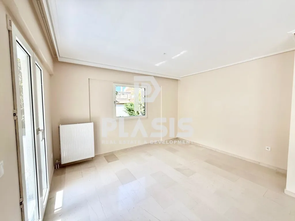 Pièces - Renovated Apartment with Balcony in Glyfada