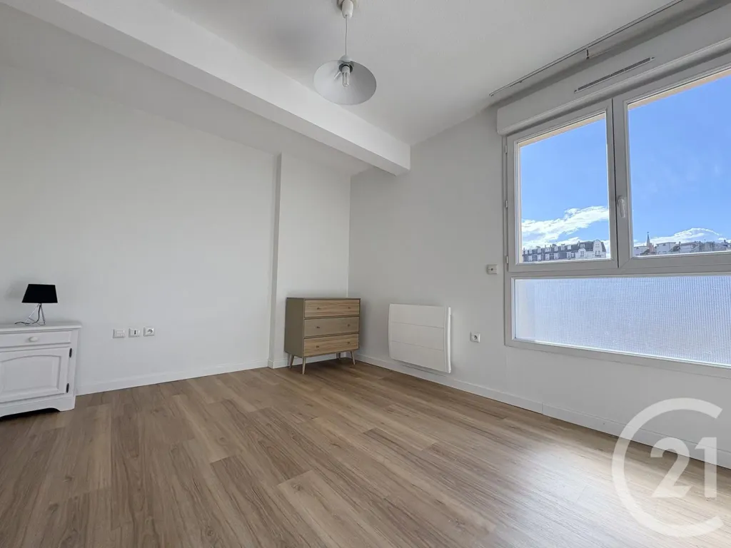 Zimmer - City Centre Apartment with Balcony in Limoges
