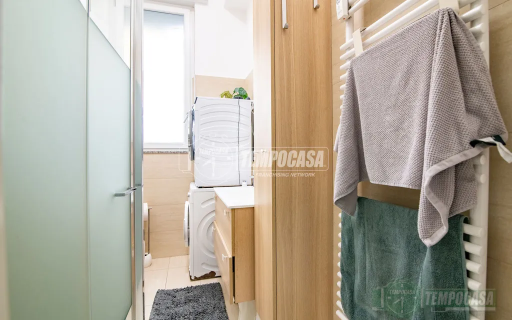Salles de bain - Rustic-Style Flat with Central Heating in Sesto San Giovanni