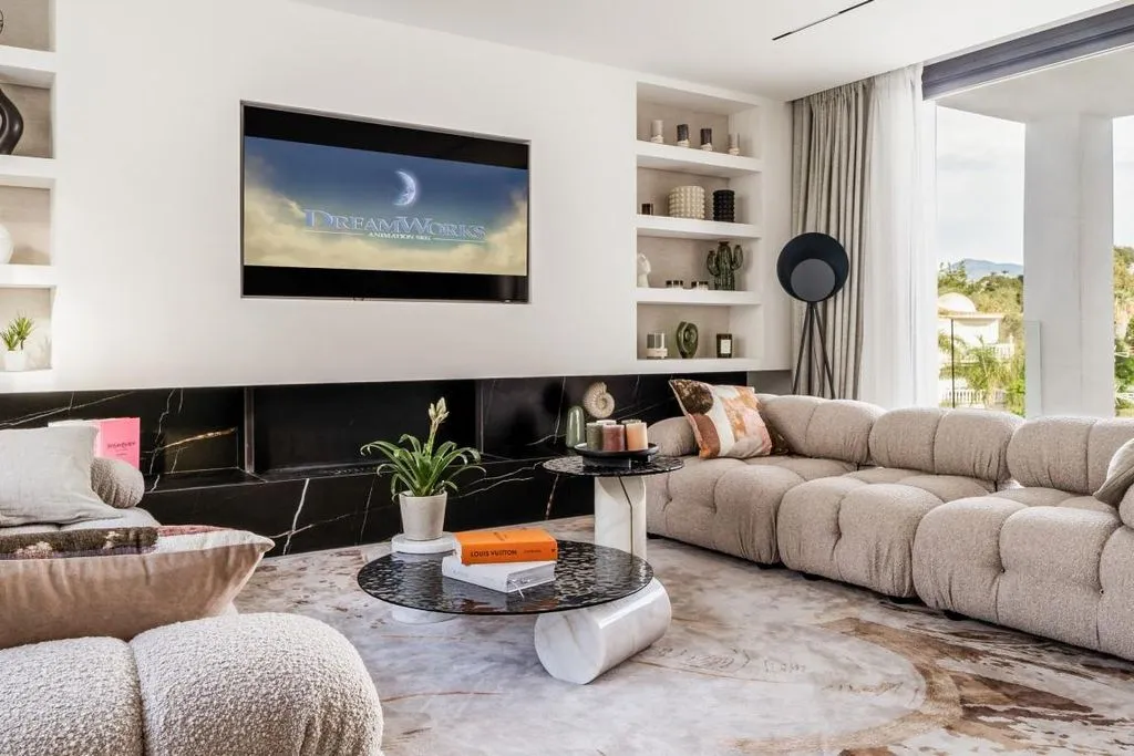 Elutuba - Luxury Villa with Mountain View in Marbella