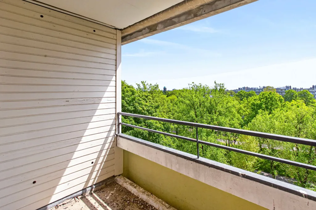 Balcon - 4-Bedroom Apartment with Balcony in Overvecht
