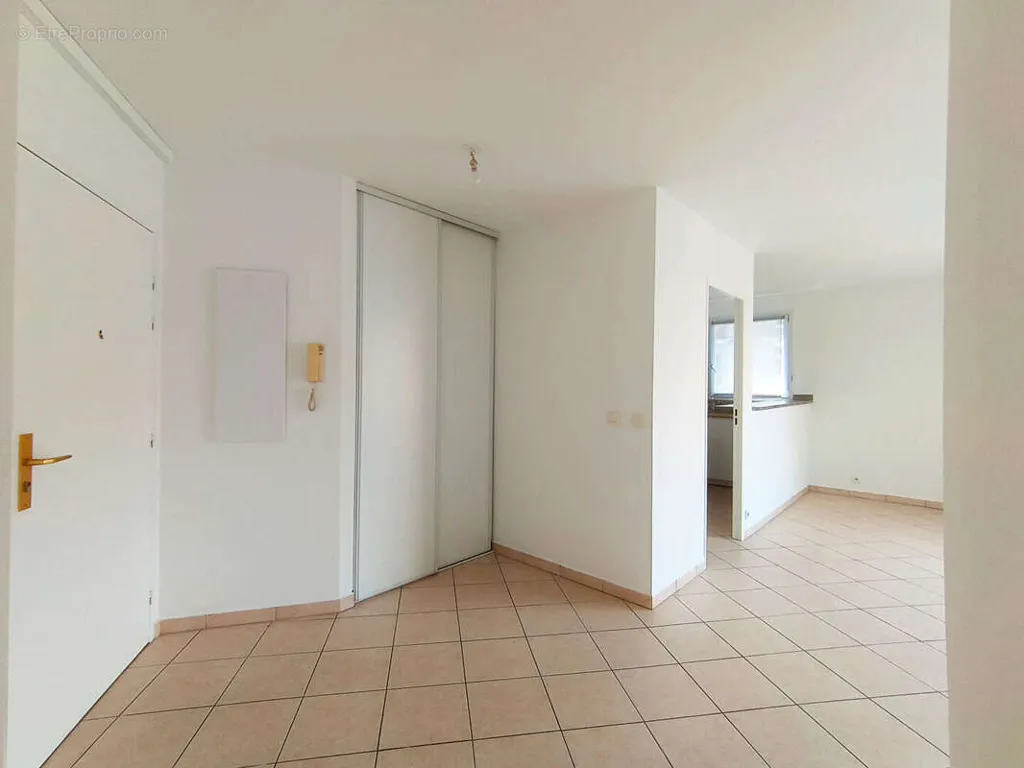 Recibidor - Refurbished Apartment with Parking in Alfortville
