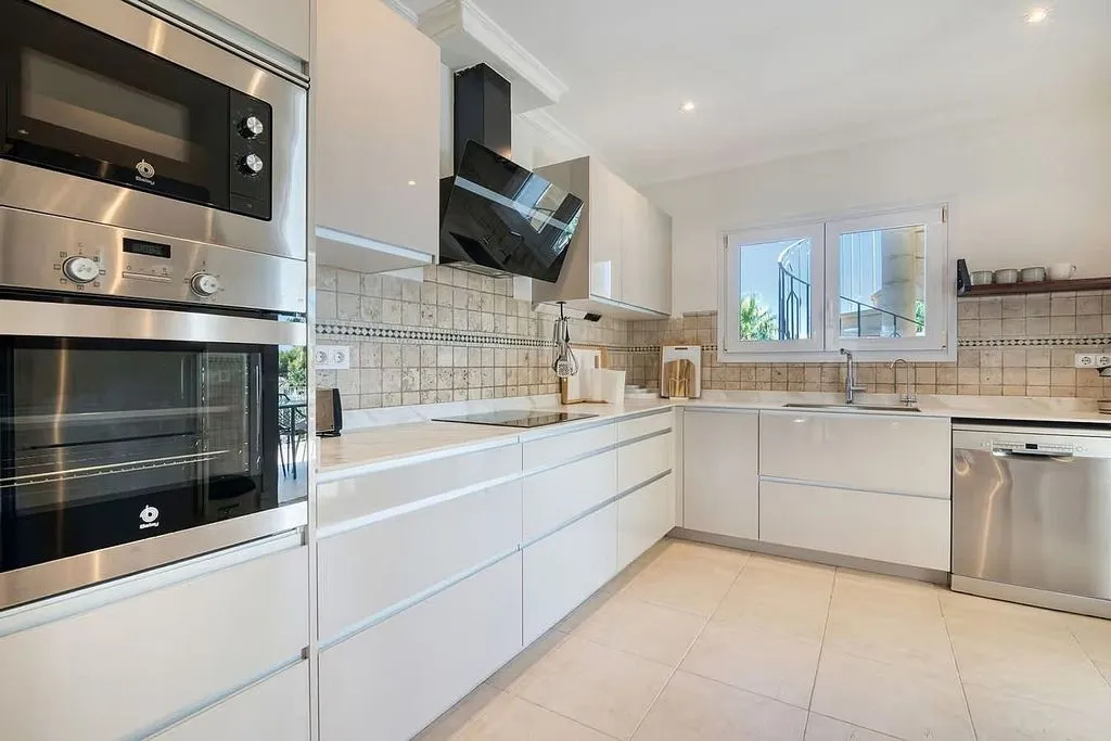 Kitchen - Chalet with Sea View and Pool in Cap Martí