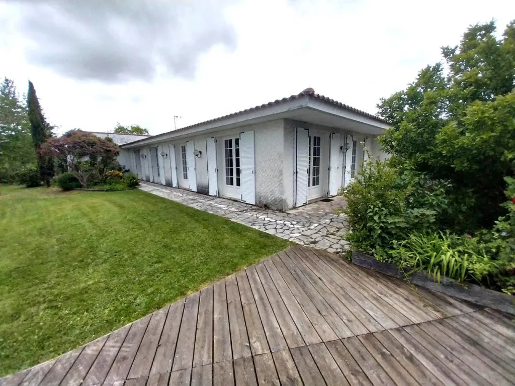 Garden - Spacious House with Garden in Village Centre