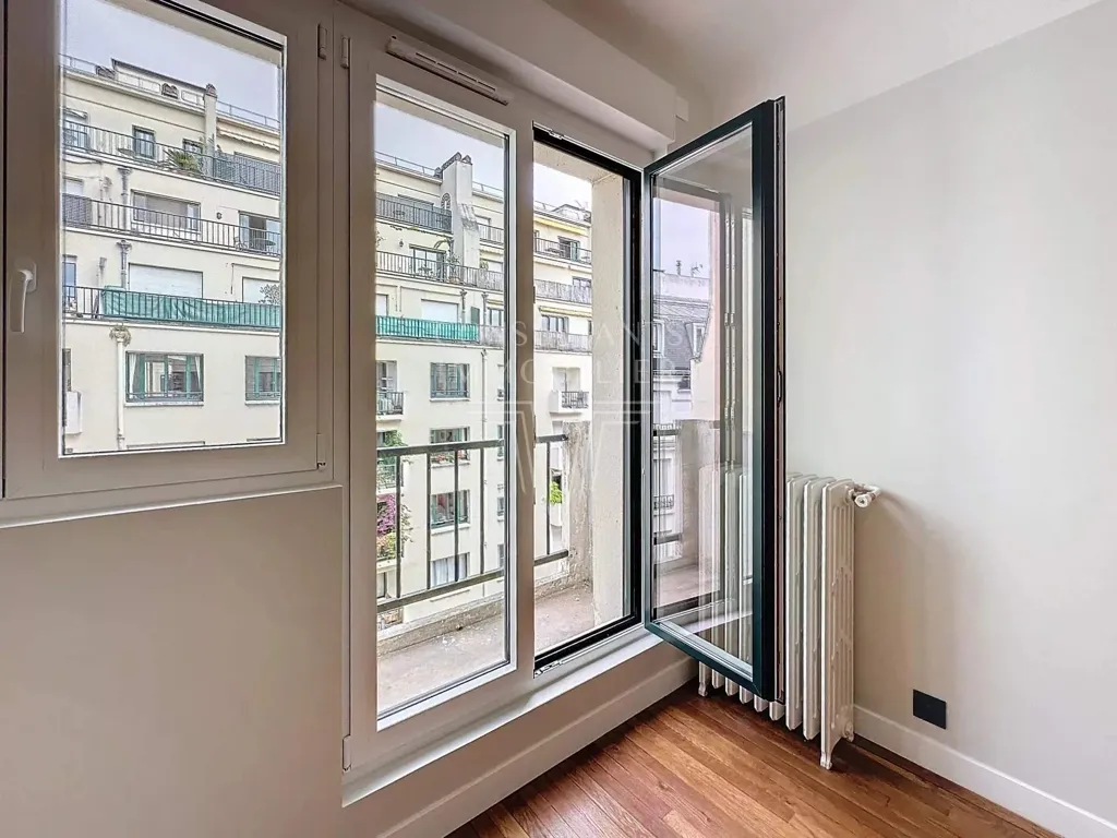 Stanze - Refurbished Parisian Flat with Balconies