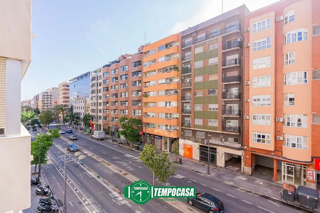 Extérieur - Apartment with Balcony in Mestalla, Valencia