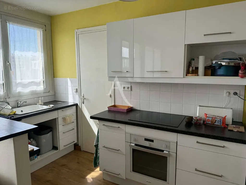 Köök - 3-Bed Apartment with Balcony in Chatillon