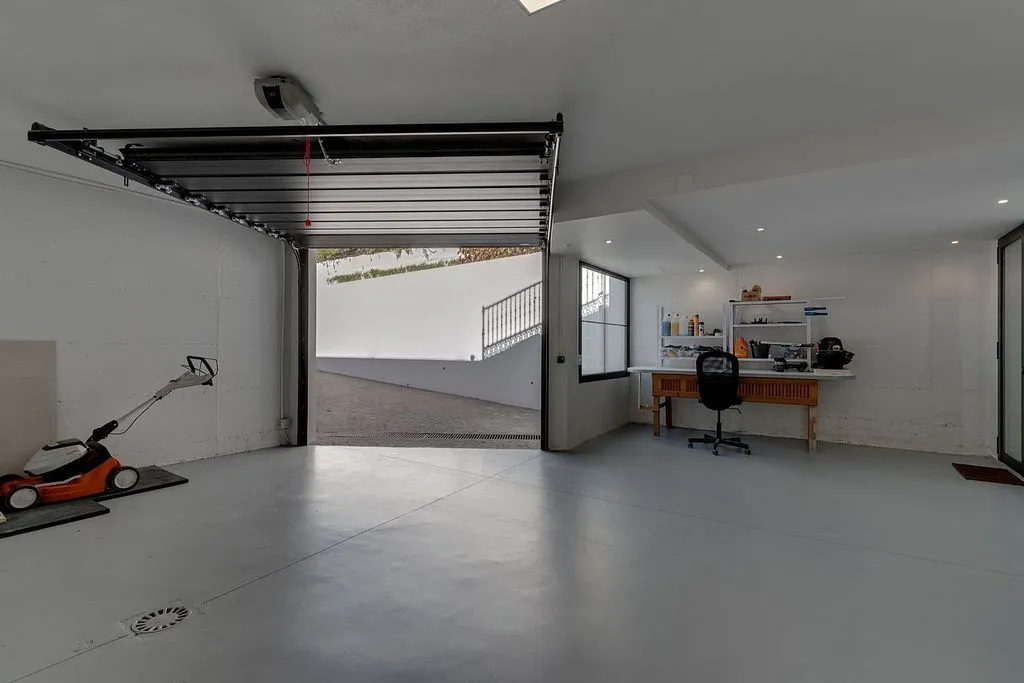 Garage - Luxury Villa with Pool in Nueva Andalucía