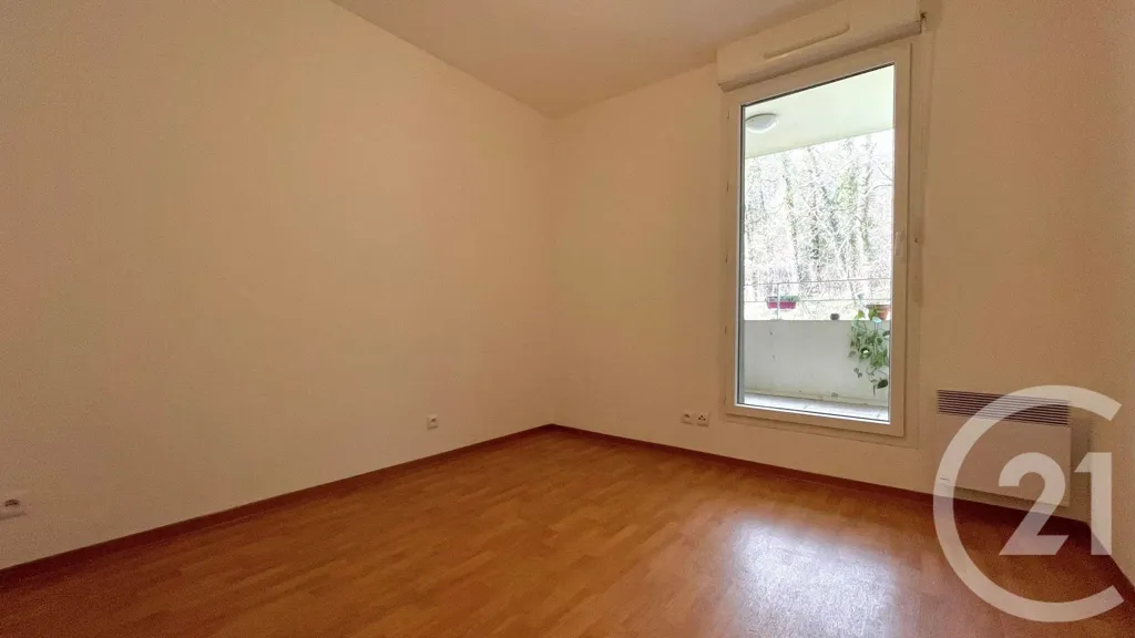 Toad - 2-Bedroom Apartment with Pool Access in Trélissac
