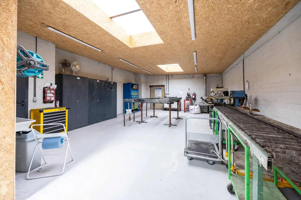 Garaaž - House with Workshop in Wuustwezel