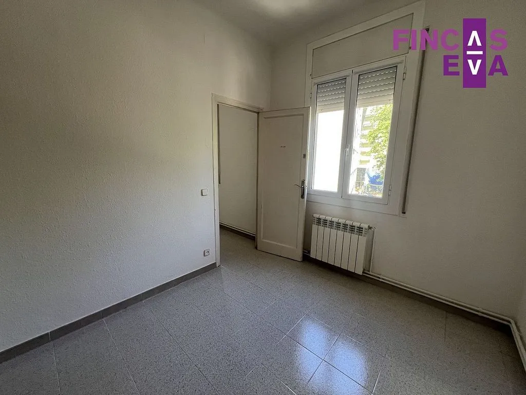 Toad - Apartment with Parking in El Baix Guinardó